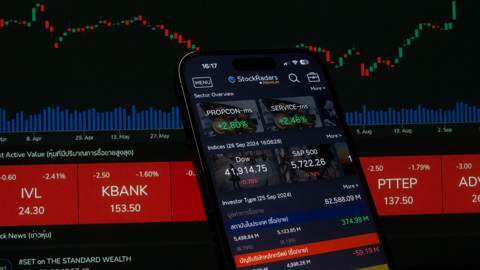AI Selloff Sends Wall Street and Seoul Tumbling