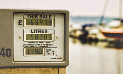 Brent Crude Drops Below 74 Dollars