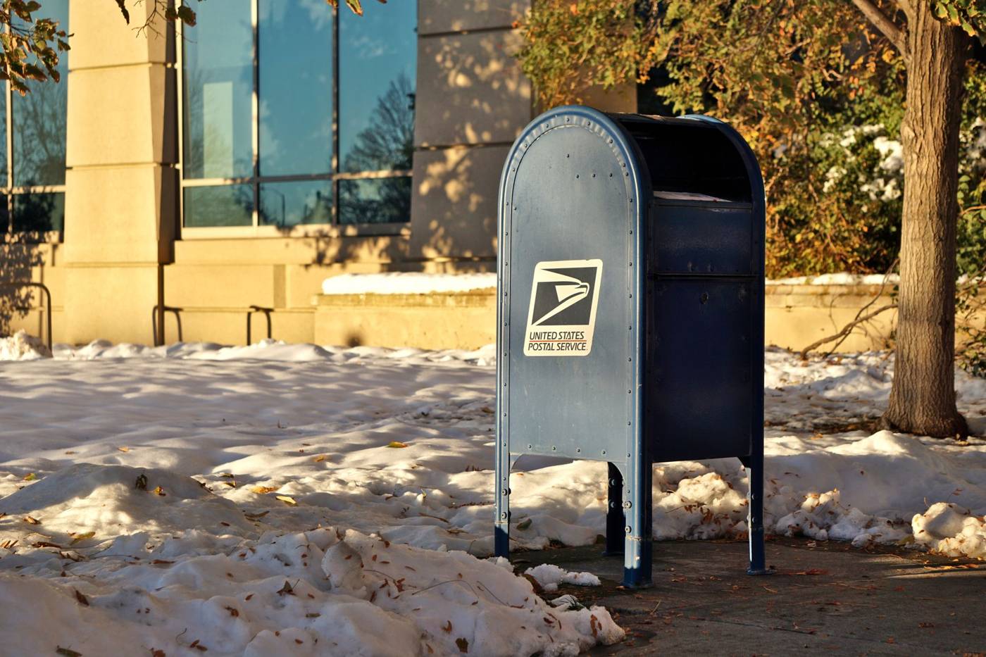USPS Postmaster General David Steiner told Congress this week the agency is out of cash, carrying nearly $31 billion…