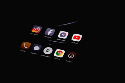 Mark Zuckerberg's Metaverse Push Faces Hyperscaler Bottleneck, Boosting 2 Industrial Stocks