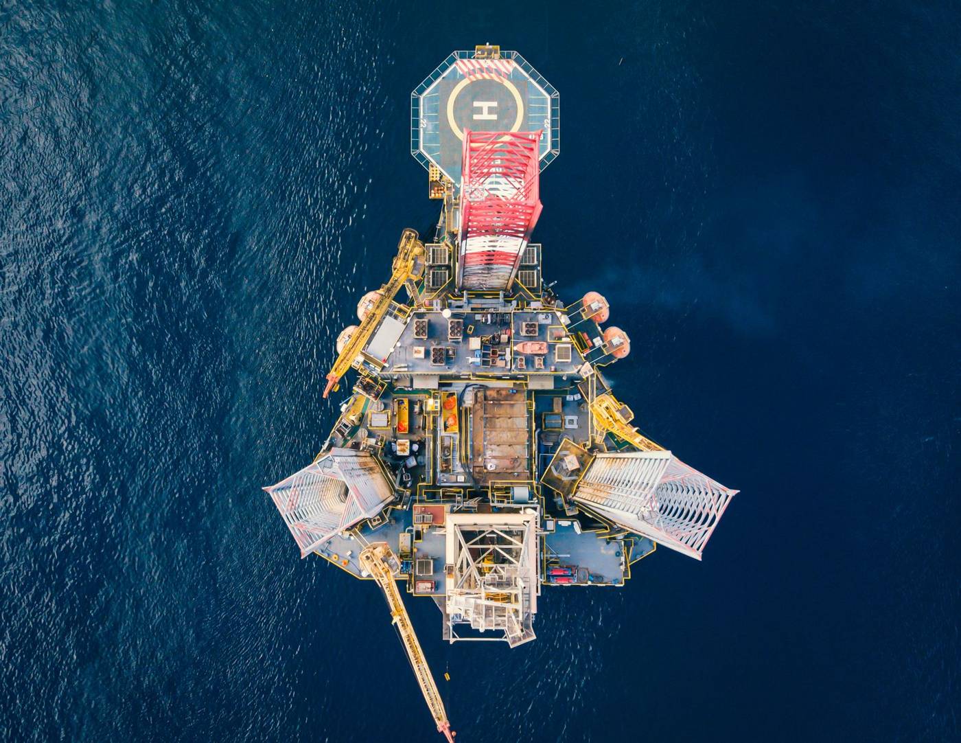Offshore oil drilling rig