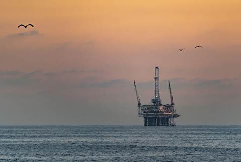 Oil Prices Jump on Renewed US Iran Hostilities in Strait of Hormuz