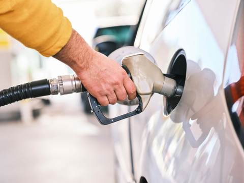 Oil Prices Jump on Renewed US Iran Hostilities