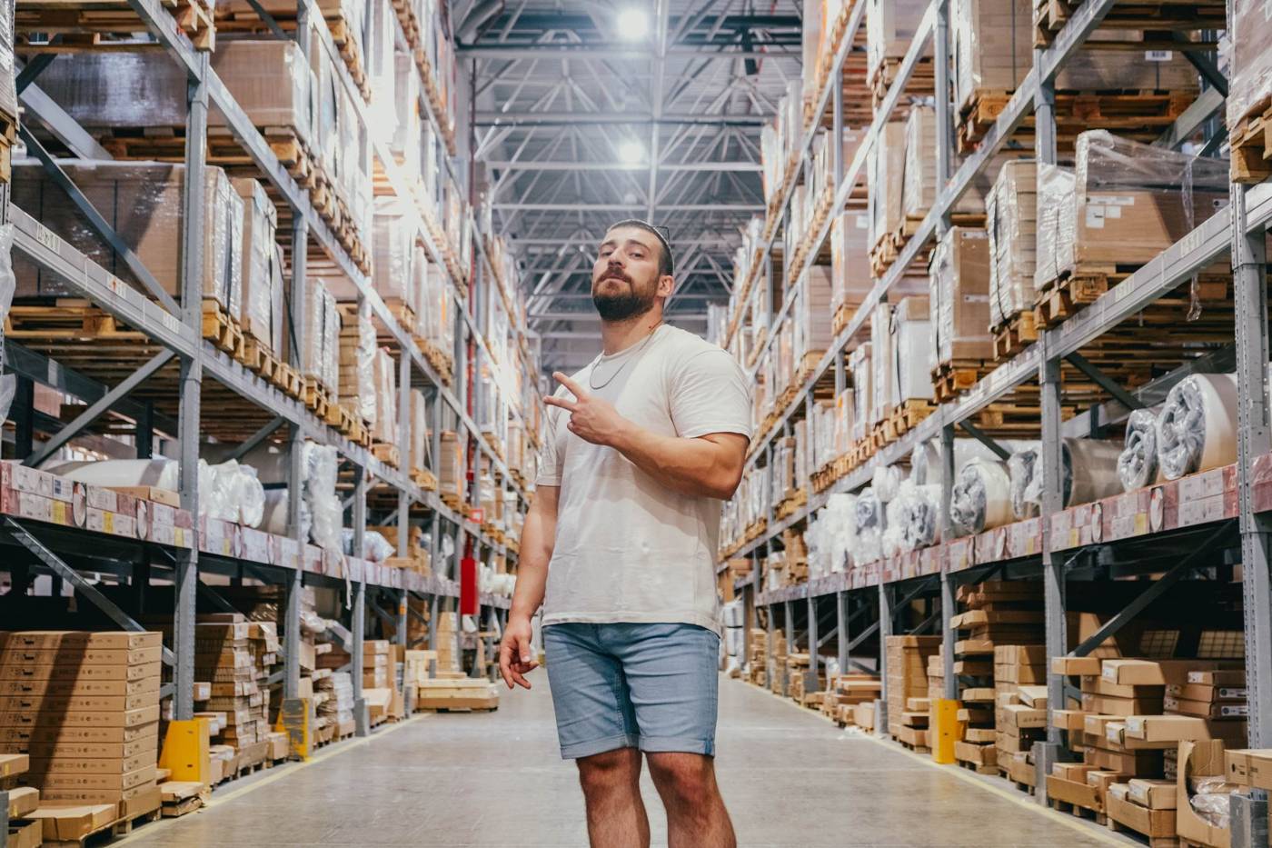 Online shopping warehouse