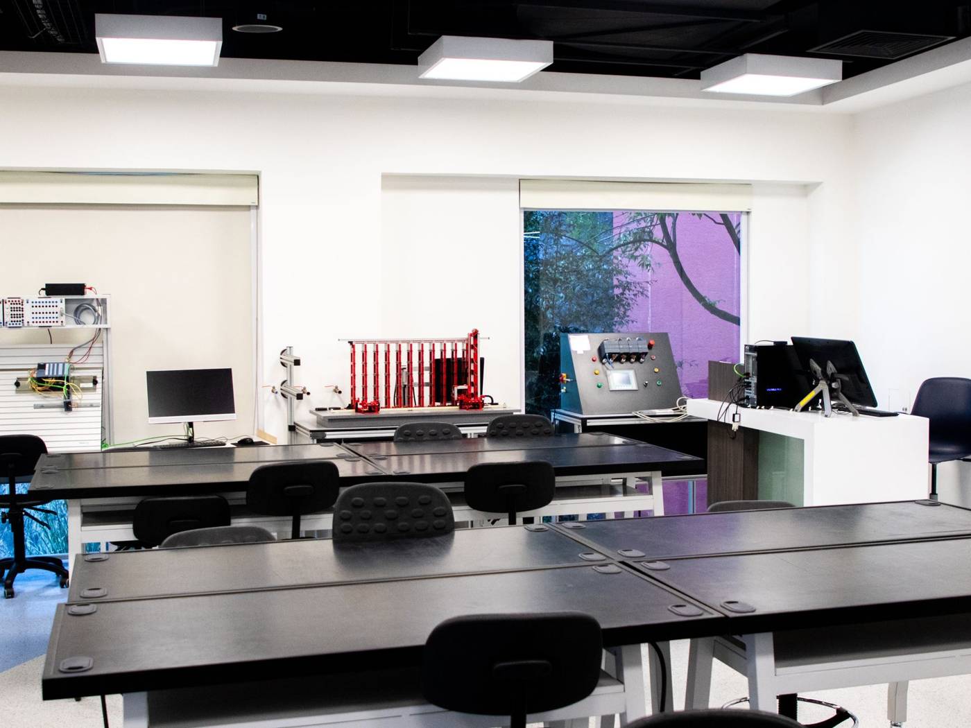 Quantum computing lab equipment