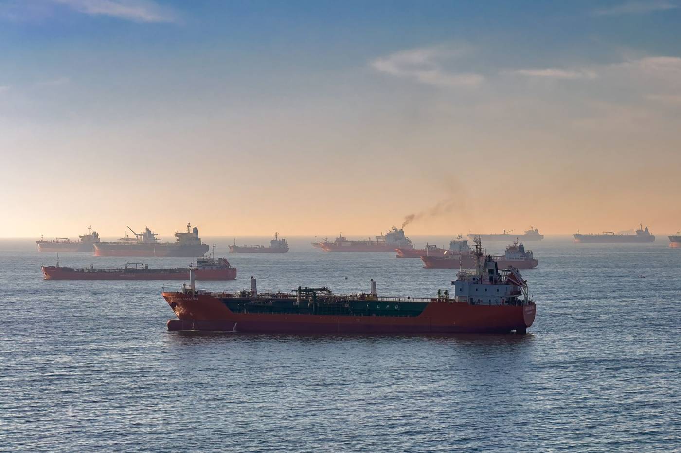Strait of hormuz shipping vessels